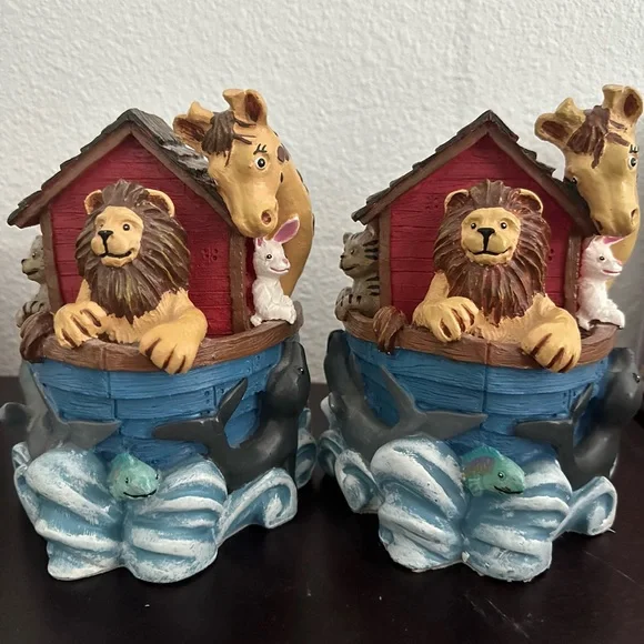 Noah’s art book and set of two - Picture 2 of 2